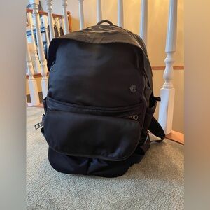 LULULEMON ALL DAY BACKPACK ** w/ removable  crossbody**